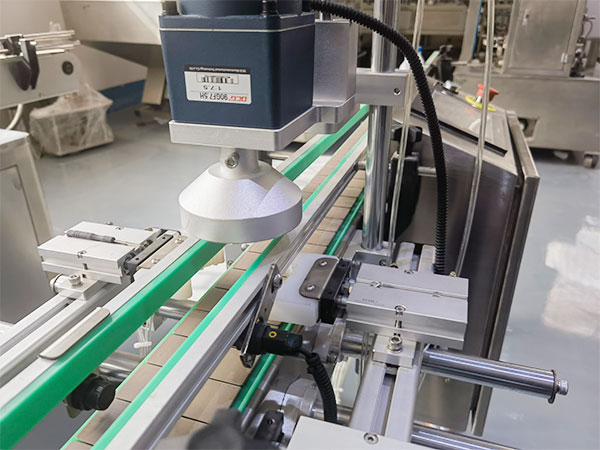 天津全自動灌裝封口機(jī)